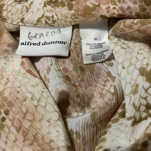 Alfred Dunner. Sz 14. Short Sleeve. Reptile Print. Button Up. Blouse. B90 - Picture 5 of 5